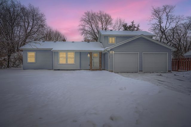 2922 Simpson Street, Roseville, MN 55113