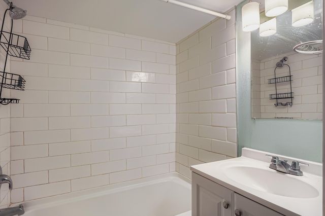 2922 Simpson Street, Roseville, MN 55113