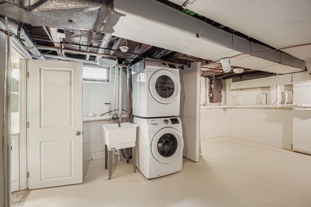 2922 Simpson Street, Roseville, MN 55113