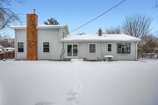 2922 Simpson Street, Roseville, MN 55113