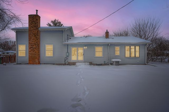 2922 Simpson Street, Roseville, MN 55113