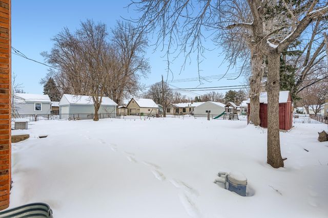 2922 Simpson Street, Roseville, MN 55113