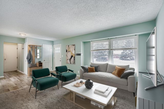 2922 Simpson Street, Roseville, MN 55113