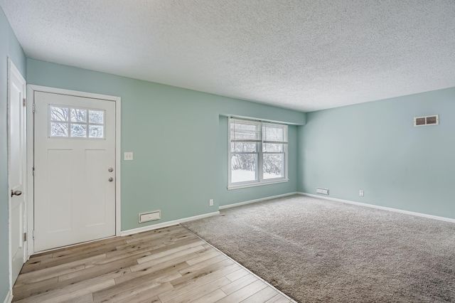 2922 Simpson Street, Roseville, MN 55113