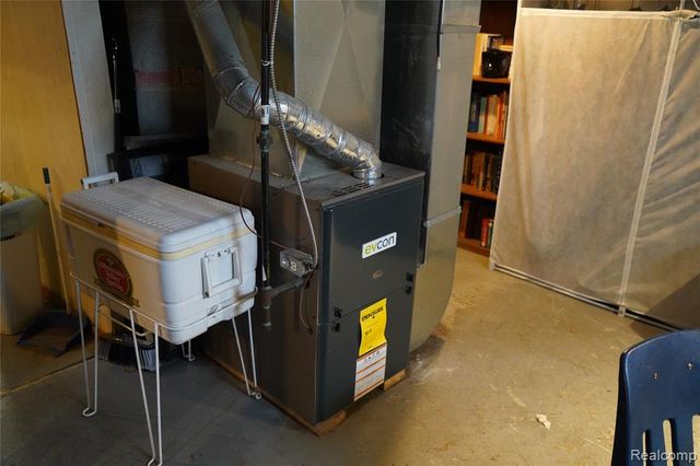 20115 Santa Barbara Drive, Detroit, MI 48221