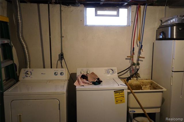 20115 Santa Barbara Drive, Detroit, MI 48221