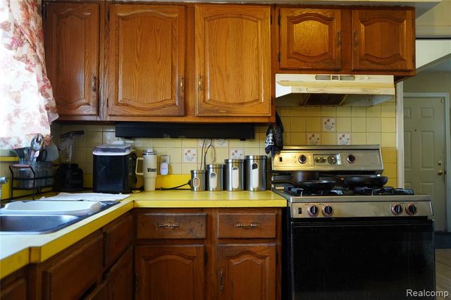 20115 Santa Barbara Drive, Detroit, MI 48221