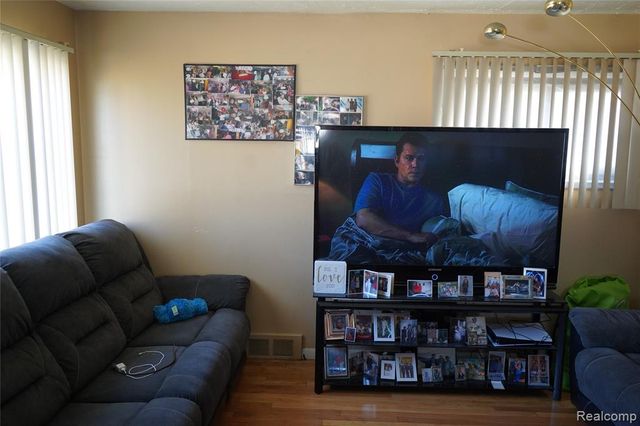 20115 Santa Barbara Drive, Detroit, MI 48221