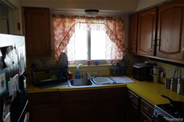 20115 Santa Barbara Drive, Detroit, MI 48221