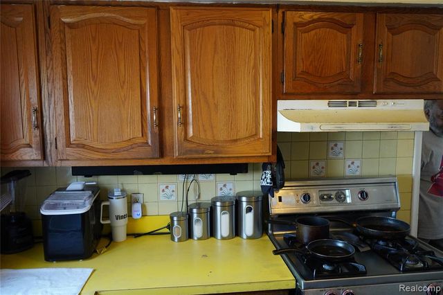 20115 Santa Barbara Drive, Detroit, MI 48221