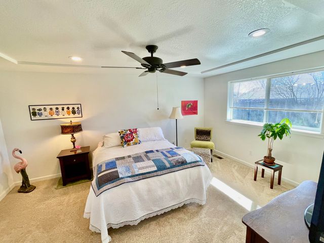 1650 Husker Butte Lane, Medford, OR 97504