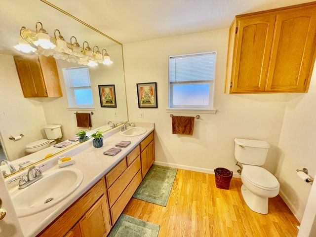 1650 Husker Butte Lane, Medford, OR 97504