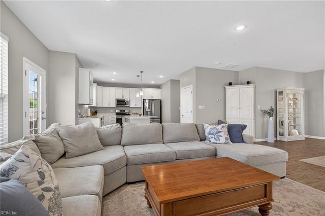 320 Middleton WAY, Chesapeake, VA 23322