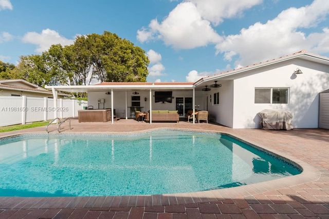 1710 NW 106th Ter, Pembroke Pines, FL 33026