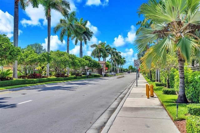 9011 SW 227th St 1, Cutler Bay, FL 33190