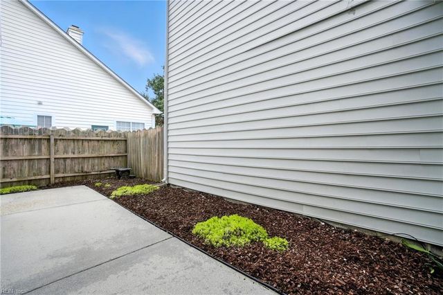1816 Riddlesworth DR, Virginia Beach, VA 23456