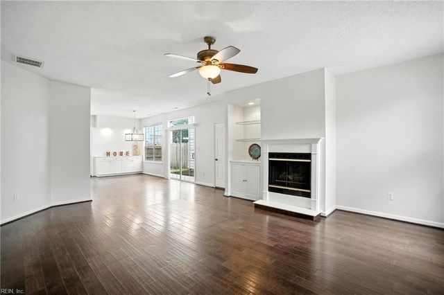 1816 Riddlesworth DR, Virginia Beach, VA 23456