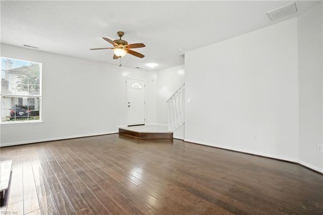 1816 Riddlesworth DR, Virginia Beach, VA 23456