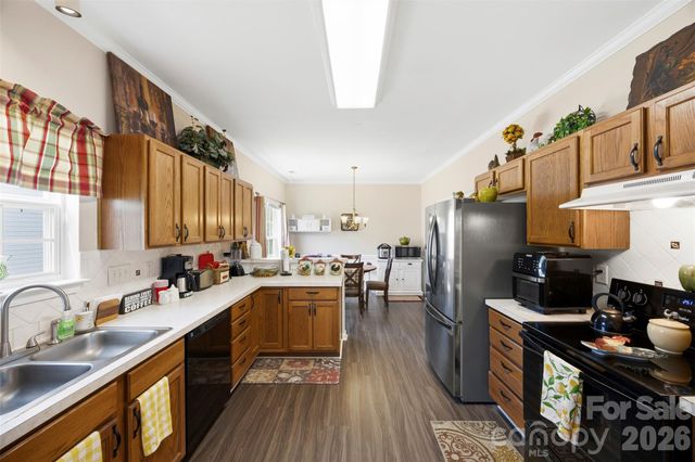 40 Ashton Bluff Circle, Mount Holly, NC 28120