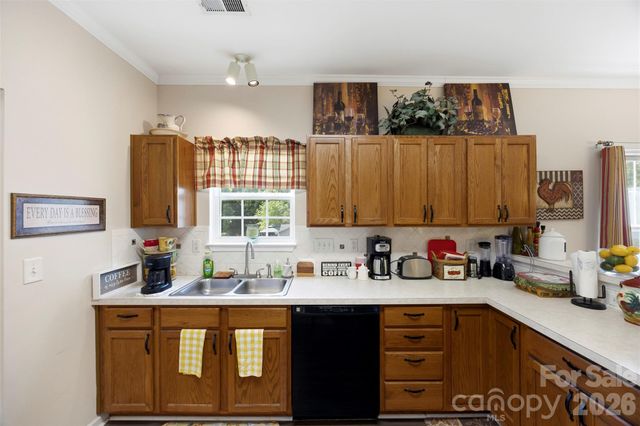 40 Ashton Bluff Circle, Mount Holly, NC 28120