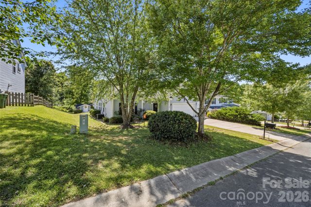 40 Ashton Bluff Circle, Mount Holly, NC 28120