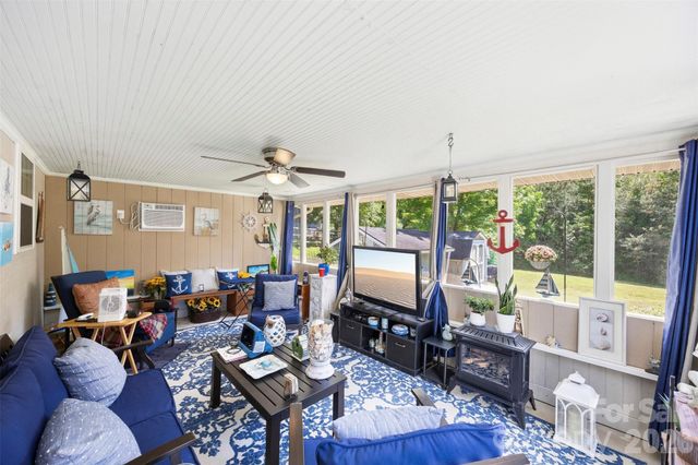 40 Ashton Bluff Circle, Mount Holly, NC 28120
