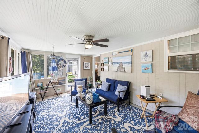 40 Ashton Bluff Circle, Mount Holly, NC 28120