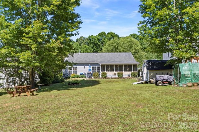 40 Ashton Bluff Circle, Mount Holly, NC 28120