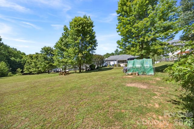 40 Ashton Bluff Circle, Mount Holly, NC 28120