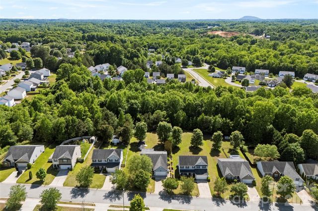 40 Ashton Bluff Circle, Mount Holly, NC 28120