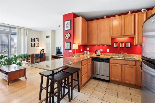 125 S JEFFERSON Street 1905, Chicago, IL 60661