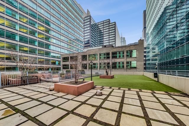 125 S JEFFERSON Street 1905, Chicago, IL 60661