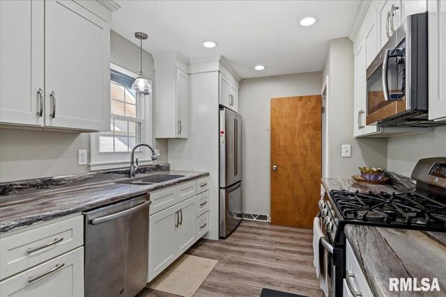 12 N OXFORD Road, Springfield, IL 62702