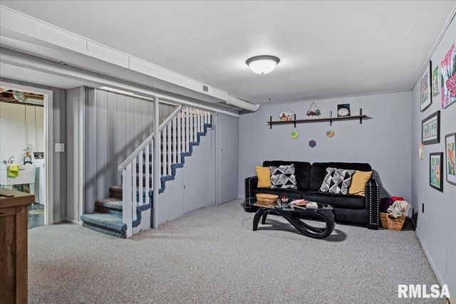 12 N OXFORD Road, Springfield, IL 62702