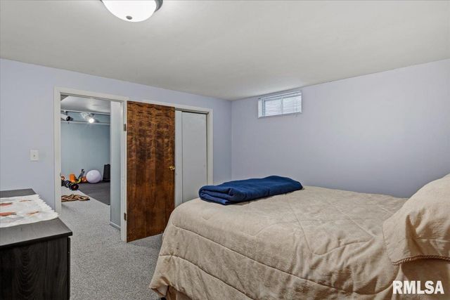 12 N OXFORD Road, Springfield, IL 62702