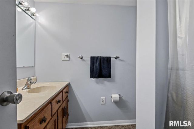 12 N OXFORD Road, Springfield, IL 62702