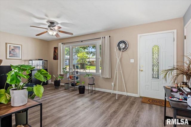 12 N OXFORD Road, Springfield, IL 62702