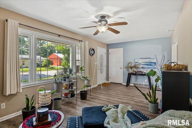 12 N OXFORD Road, Springfield, IL 62702