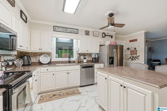 1447 LONGBROOK DRIVE NE, Cullman, AL 35055