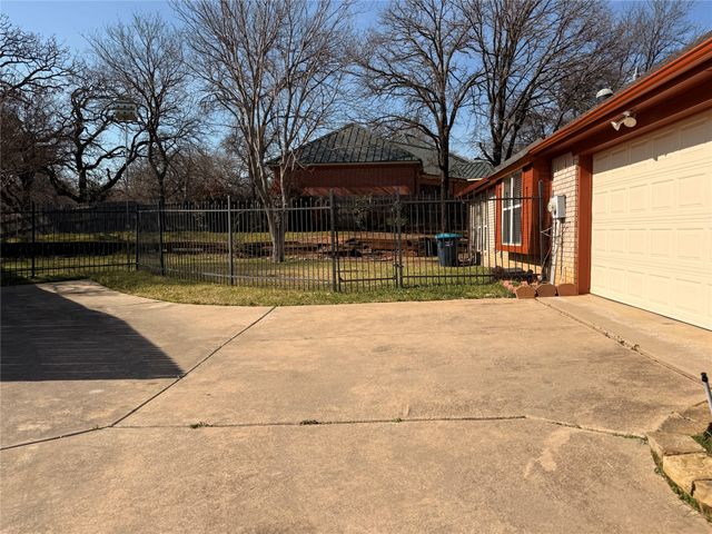 8805 Rolling Springs Court, Fort Worth, TX 76120