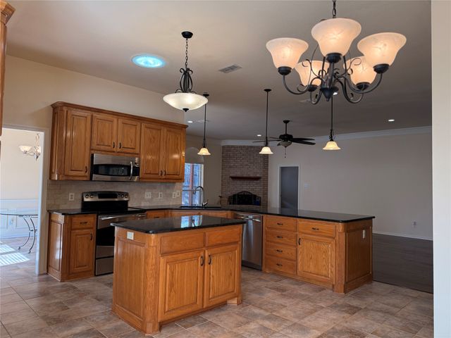 8805 Rolling Springs Court, Fort Worth, TX 76120