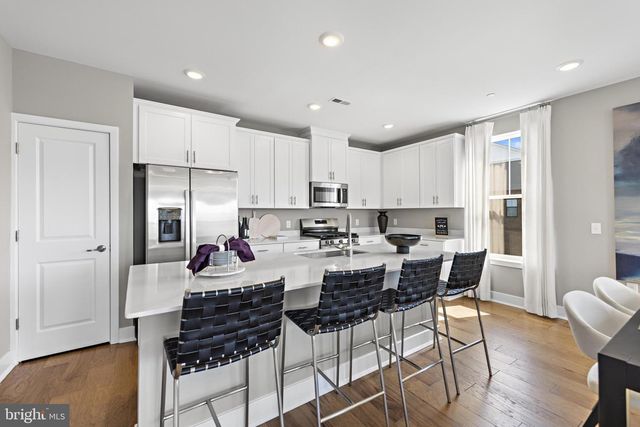 163 LEONA STEWART LN, Pennington, NJ 08534