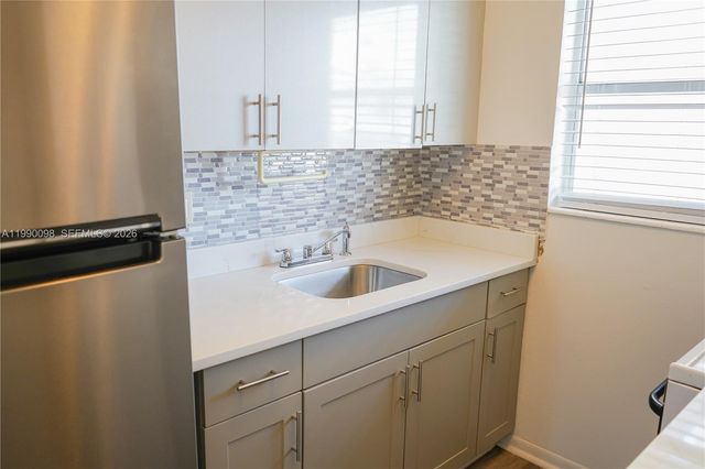 2008 Jackson St D1, Hollywood, FL 33020