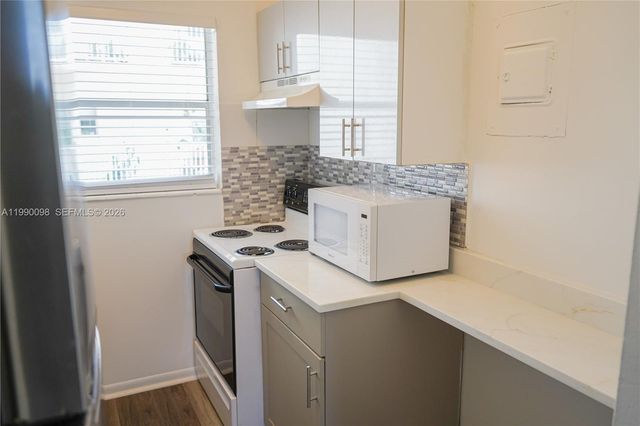 2008 Jackson St D1, Hollywood, FL 33020