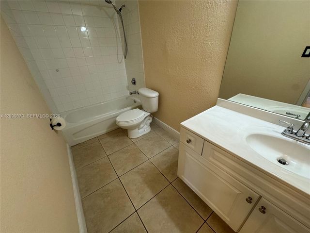 5201 Geneva Way 308, Doral, FL 33166