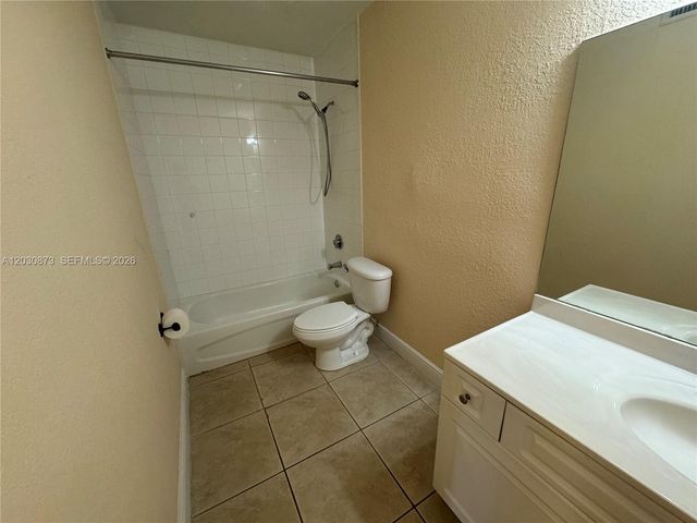 5201 Geneva Way 308, Doral, FL 33166