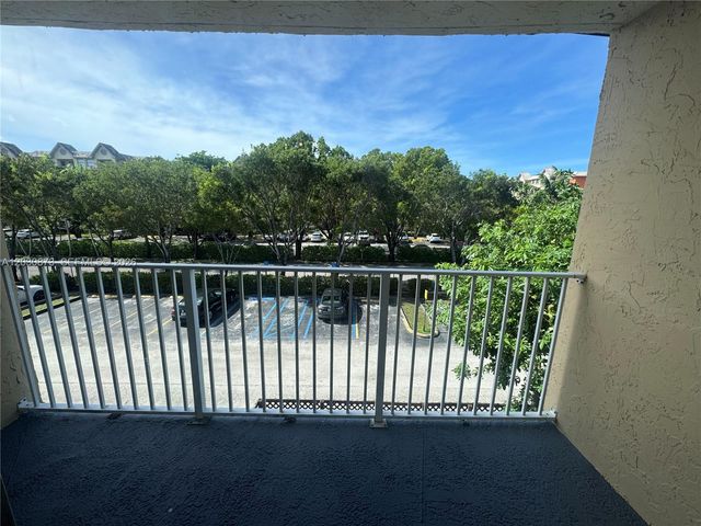 5201 Geneva Way 308, Doral, FL 33166