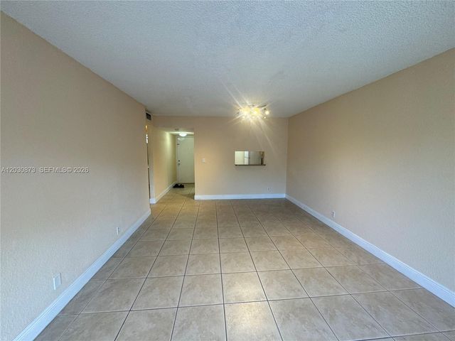 5201 Geneva Way 308, Doral, FL 33166