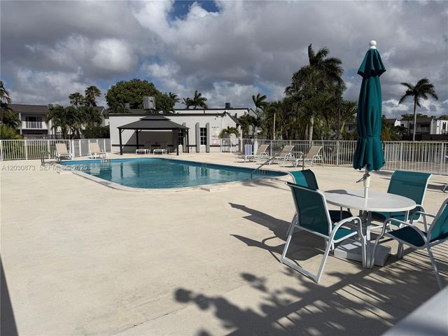 5201 Geneva Way 308, Doral, FL 33166