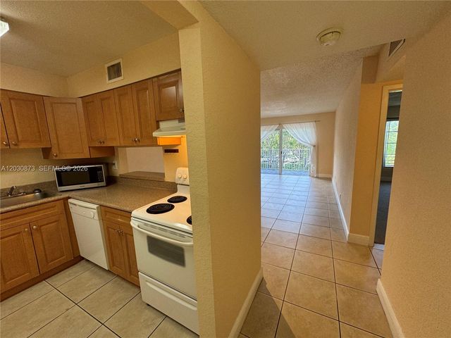 5201 Geneva Way 308, Doral, FL 33166